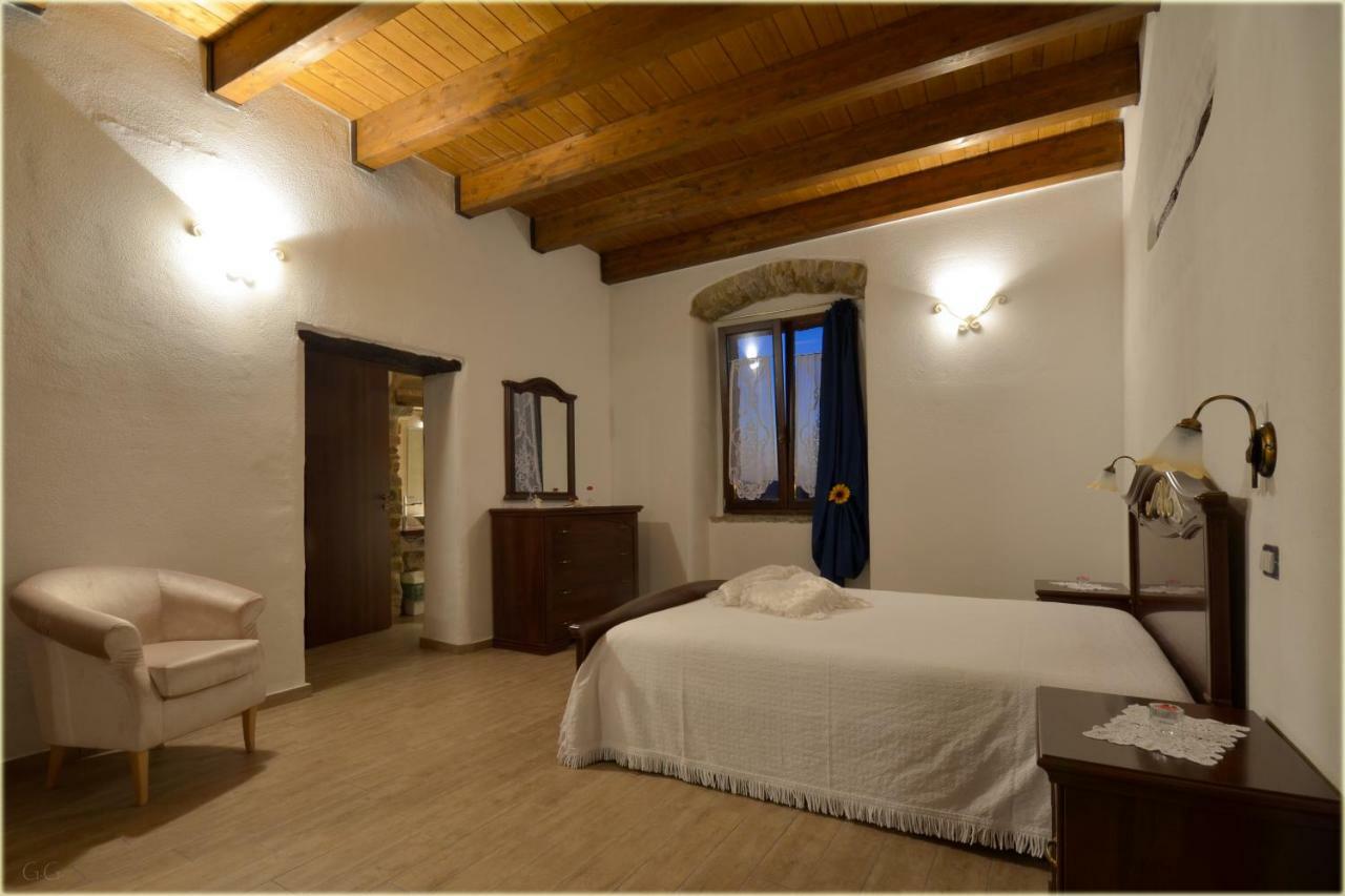 Отель Il Palazzo Del Barone - Stanza Dei Maiorana Пьетрапертоза Экстерьер фото